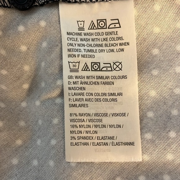 Isaac Mizrahi short sleeved navy blue with white polka dot top. Size Small - Picture 7 of 7